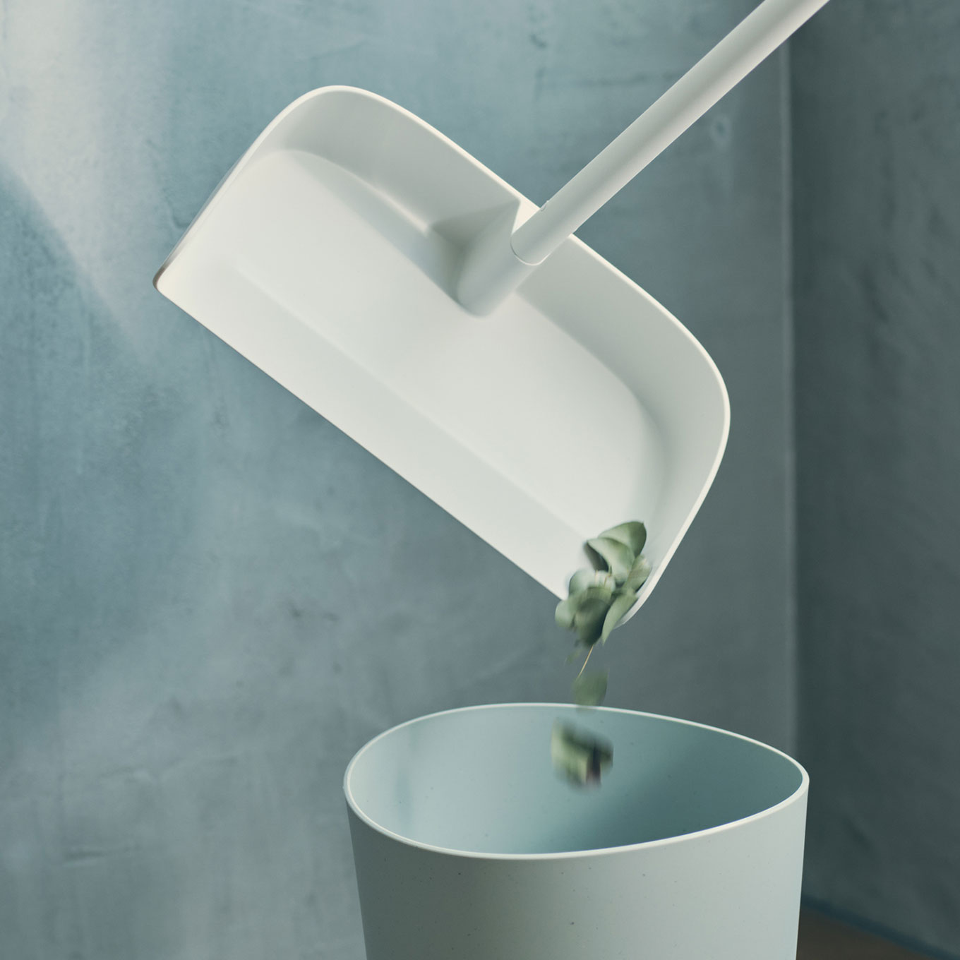 スタンドほうきちりとり