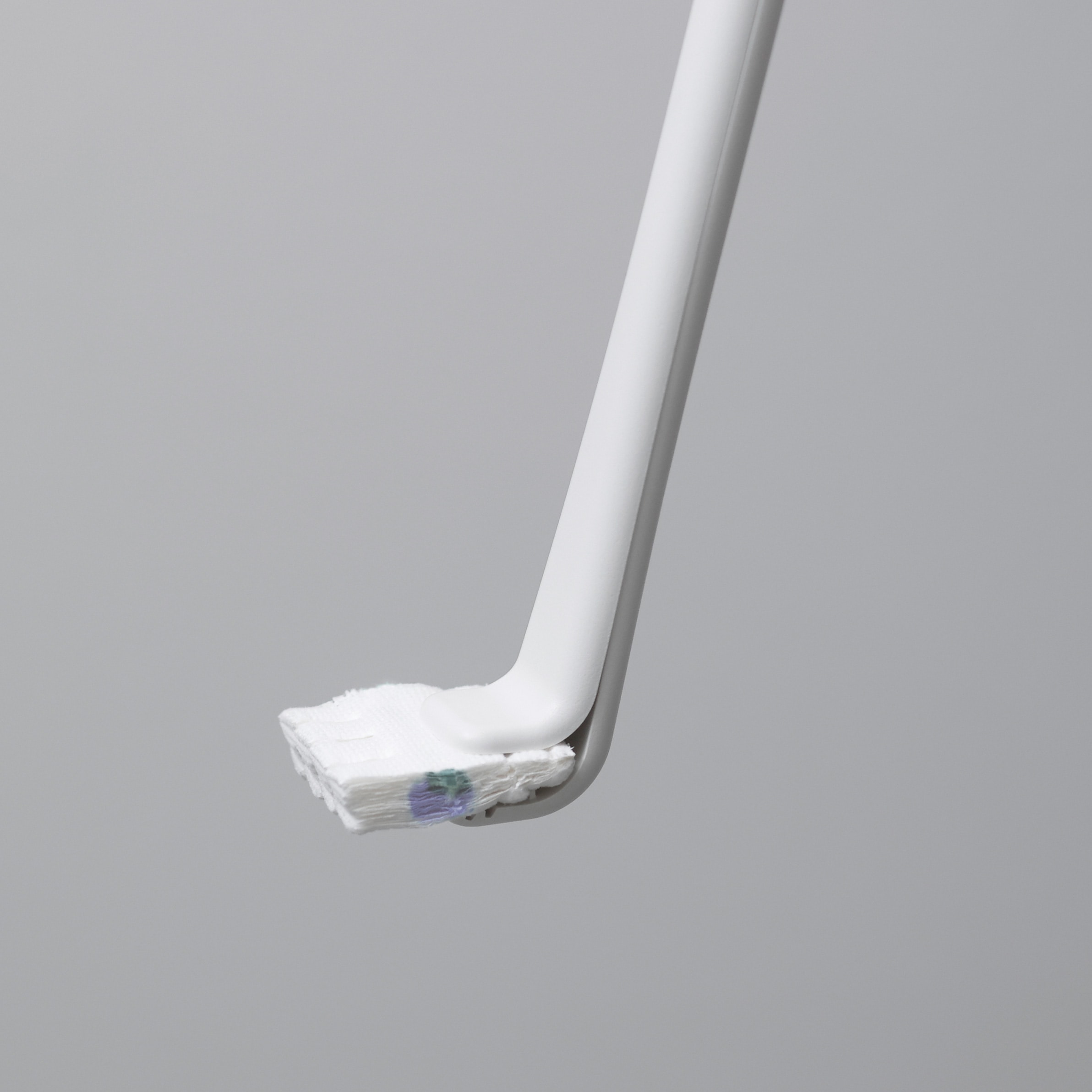 シートを挟むトイレクリーナー