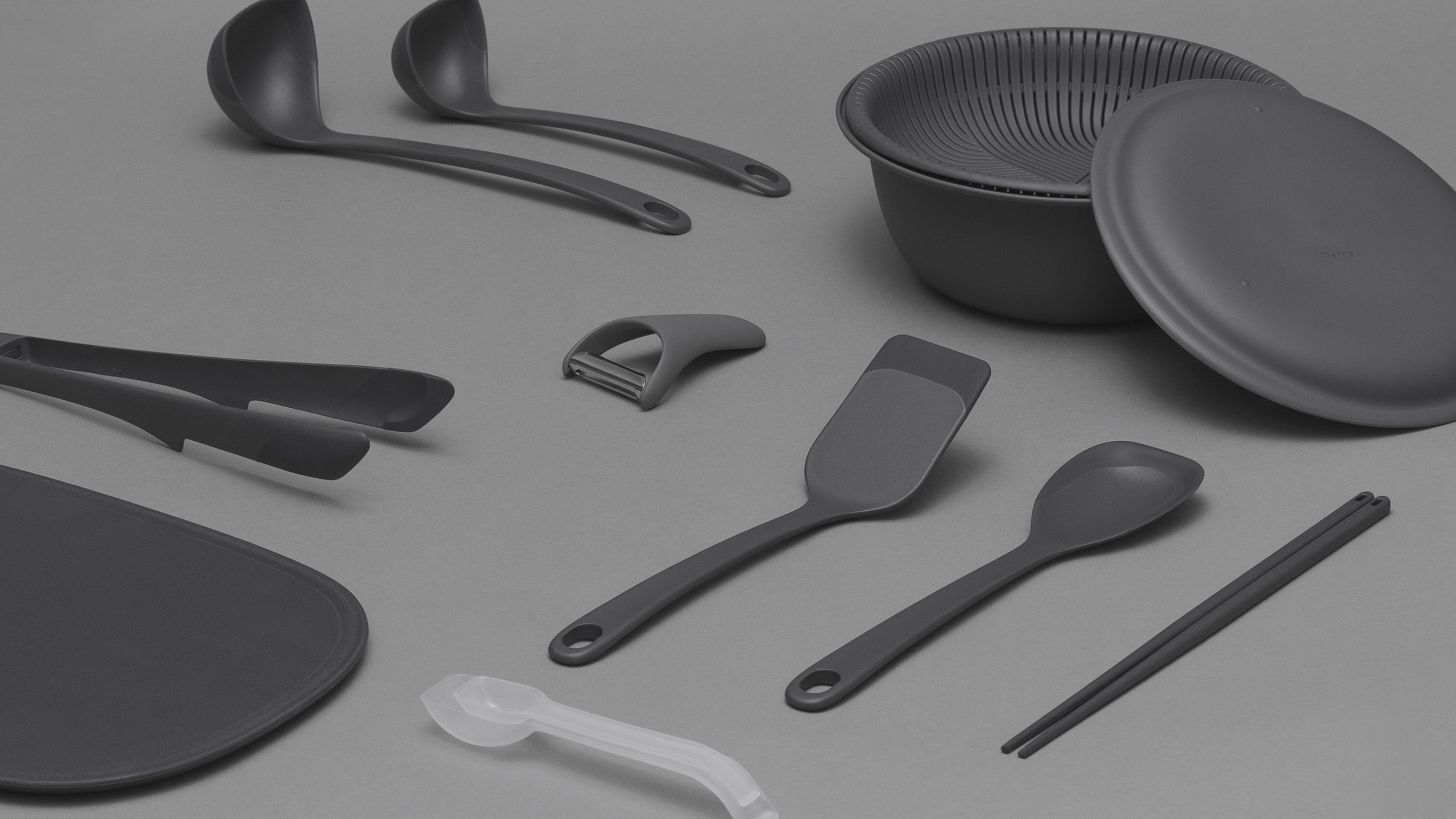 marna】滑りにくいまな板 S(ダークグレー): キッチン｜マーナ