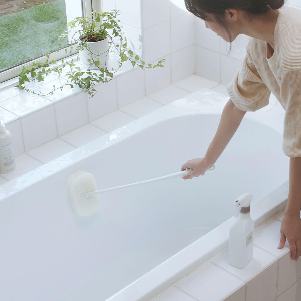 らくな姿勢で洗える柄付きバススポンジ ホワイト