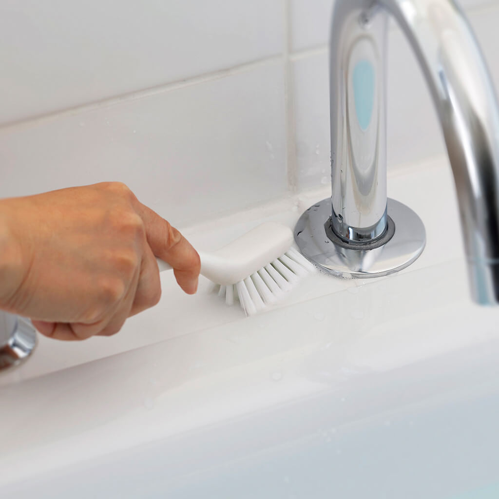 すき間や溝が洗いやすいバスブラシ ホワイト