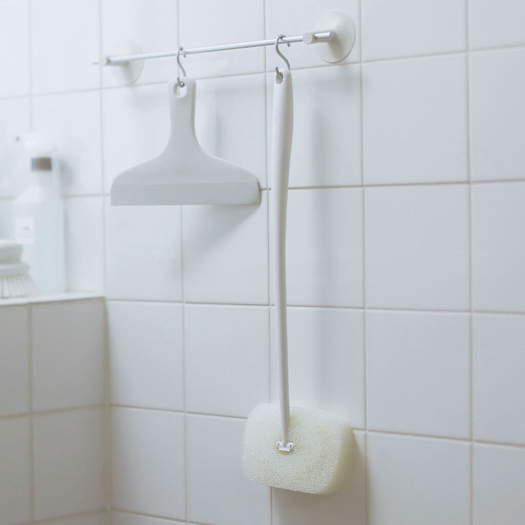 らくな姿勢で洗える柄付きバススポンジ ホワイト