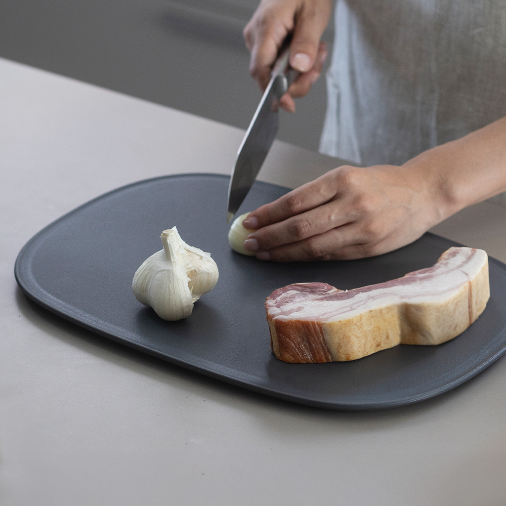 滑りにくいまな板 M ダークグレー