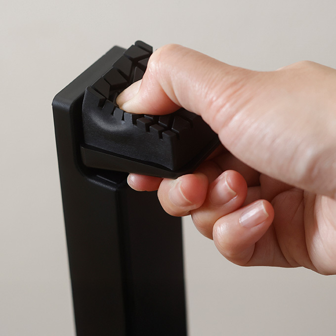ドアを押すと解除できるドアストッパー ブラック